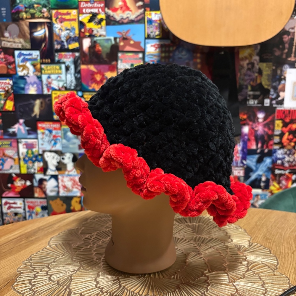 Handmade Crochet Black & Red Ruffle Hat | Chunky Yarn | drbeancrafts - Picture 4 of 5